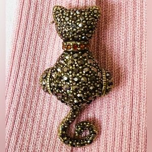 Heidi Daus 🆕 “Purrrfect Cat” cat chic pin in original Heidi box as pictured